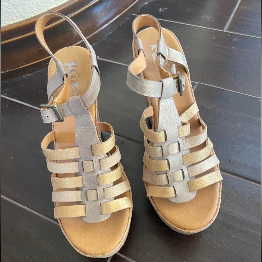 Korks by KorkEase Poppy Metallic Wedge Sandals Size 8 Muted Gold Bronze Platform